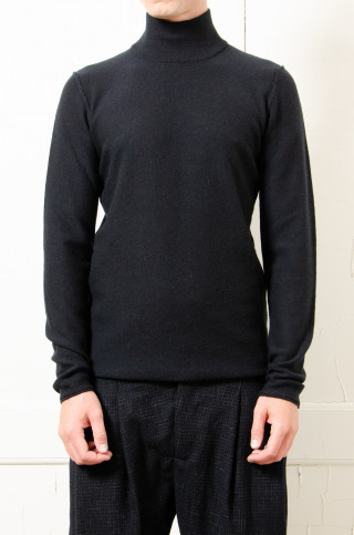 Hannibal. turtleneck noah 97.